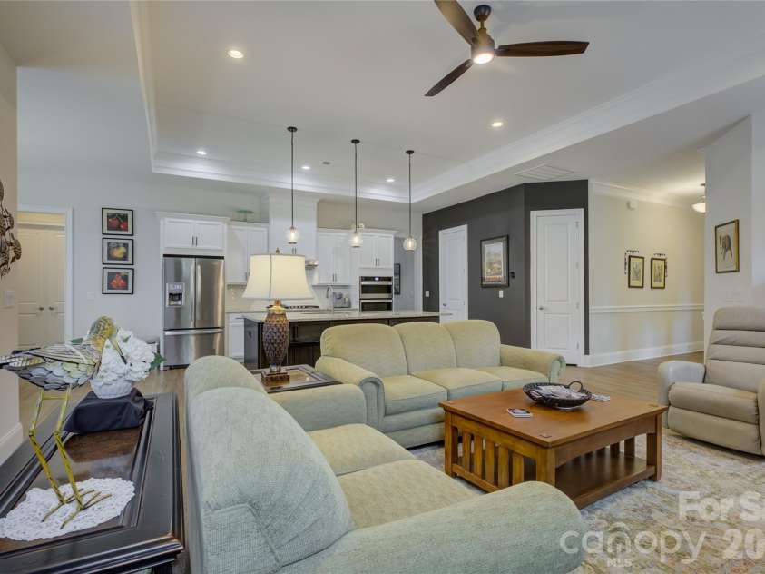 82228 Standing Oak Drive, Charlotte, NC 28278.  MLS# CAR4309778, YatesRealty ID 21810. Large open floor plan