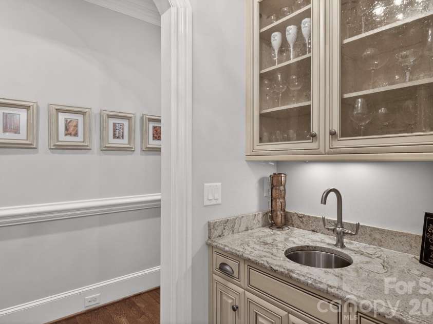 8304 Marcliffe Court, Waxhaw, NC 28173.  MLS# CAR4378365, YatesRealty ID 21811. Butlers pantry with glass front cabinets and sink
