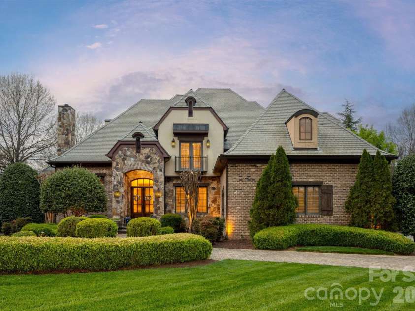 8304 Marcliffe Court, Waxhaw, NC 28173.  MLS# CAR4378365, YatesRealty ID 21811. Gorgeous curb appeal!