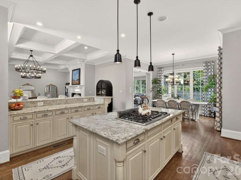 8304 Marcliffe Court, Waxhaw, NC 28173.  MLS# CAR4378365, YatesRealty ID 21811. Light/bright kitchen