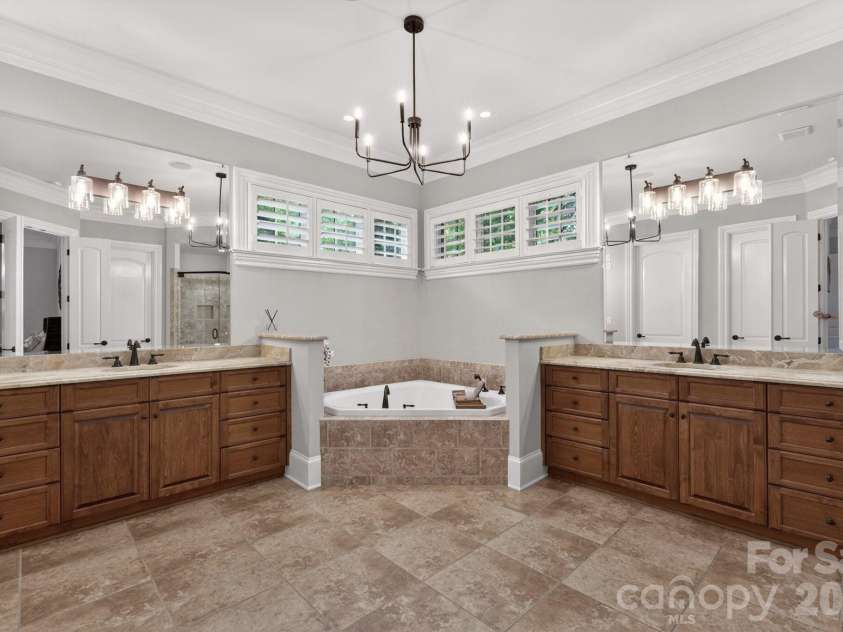 8304 Marcliffe Court, Waxhaw, NC 28173.  MLS# CAR4378365, YatesRealty ID 21811. Love the natural light