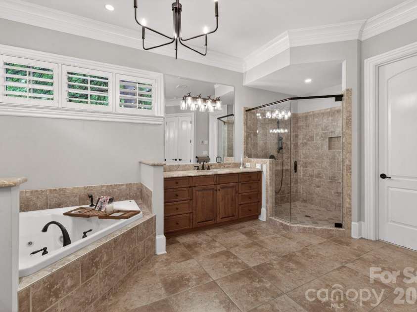8304 Marcliffe Court, Waxhaw, NC 28173.  MLS# CAR4378365, YatesRealty ID 21811. New lighting