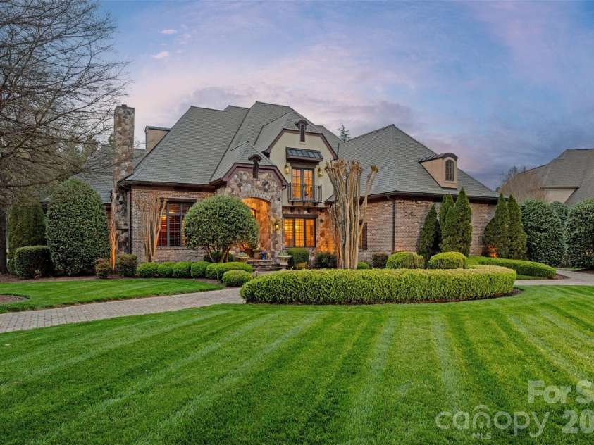 8304 Marcliffe Court, Waxhaw, NC 28173.  MLS# CAR4378365, YatesRealty ID 21811. Sprawling front yard with circular driveway