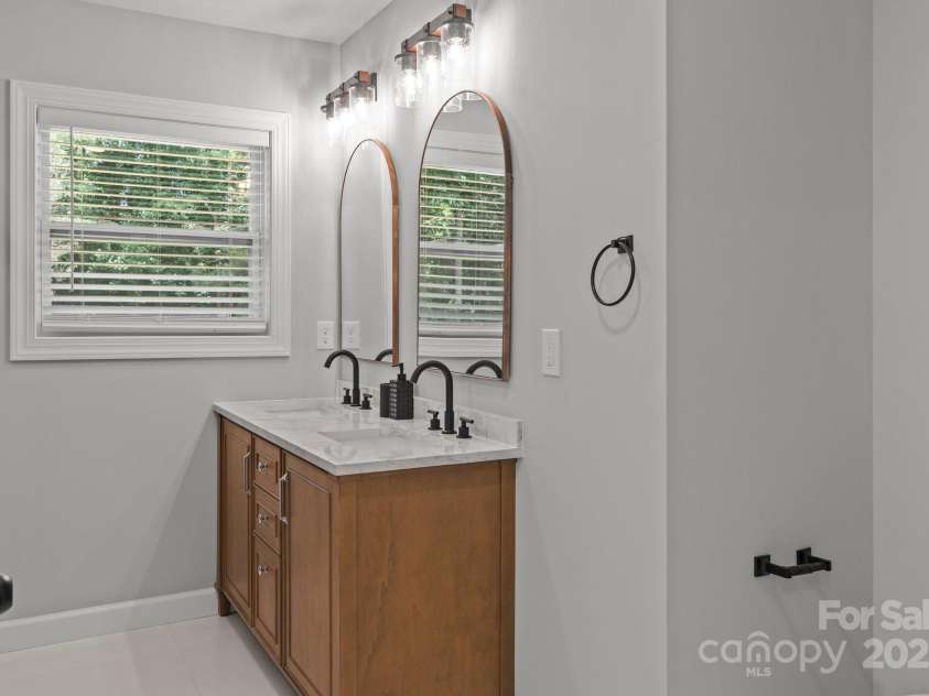 1115 Sides Road, Salisbury, NC 28146.  MLS# CAR4271296, YatesRealty ID 21812. Primary en-suite bathroom