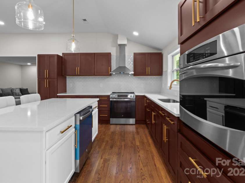 1115 Sides Road, Salisbury, NC 28146.  MLS# CAR4271296, YatesRealty ID 21812. Stunning cabinetry and stainless appliances