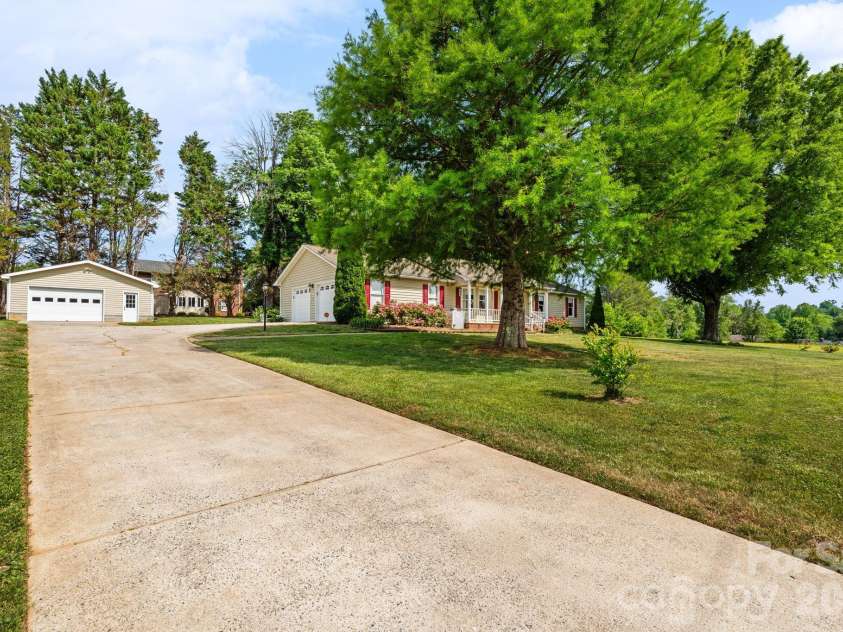 1137 Hibriten Drive, Lenoir, NC 28645.  MLS# CAR4379027, YatesRealty ID 21812. 