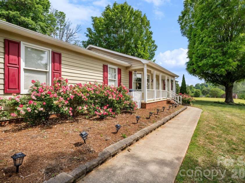 1137 Hibriten Drive, Lenoir, NC 28645.  MLS# CAR4379027, YatesRealty ID 21812. 
