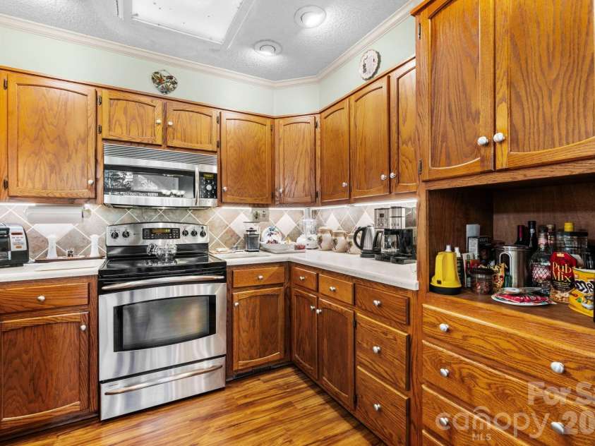 1137 Hibriten Drive, Lenoir, NC 28645.  MLS# CAR4379027, YatesRealty ID 21812. 