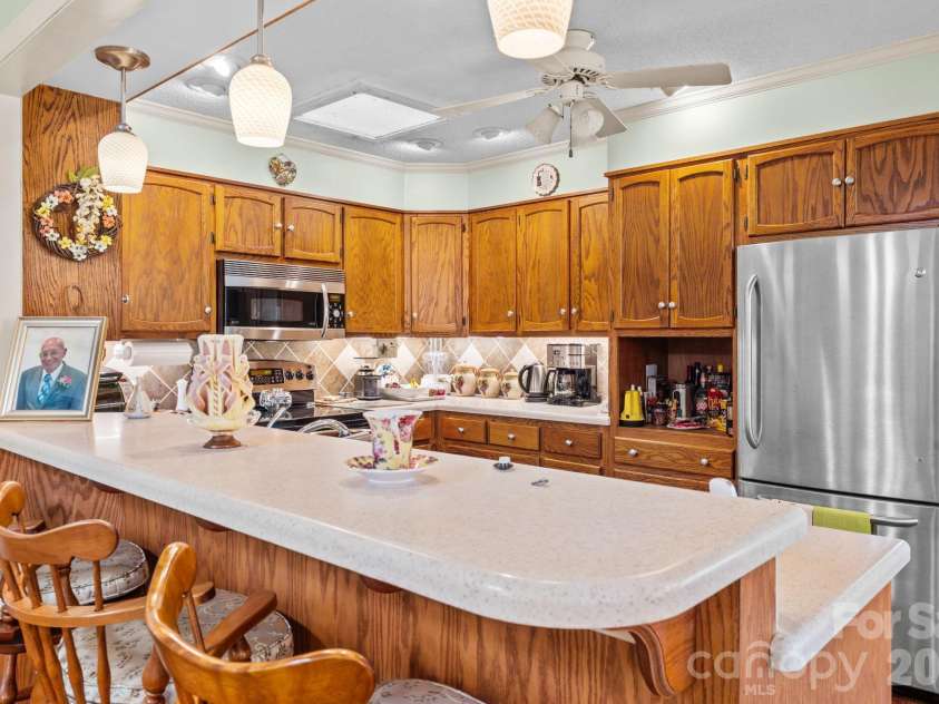 1137 Hibriten Drive, Lenoir, NC 28645.  MLS# CAR4379027, YatesRealty ID 21812. 