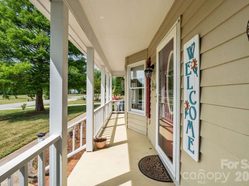 1137 Hibriten Drive, Lenoir, NC 28645.  MLS# CAR4379027, YatesRealty ID 21812. 