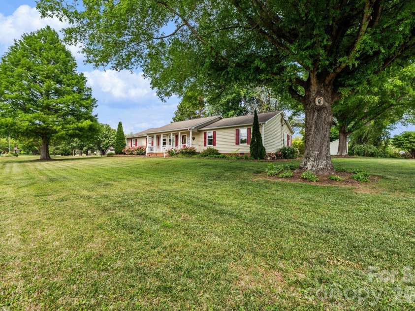 1137 Hibriten Drive, Lenoir, NC 28645.  MLS# CAR4379027, YatesRealty ID 21812. 