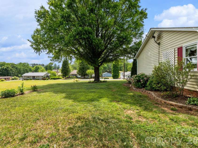 1137 Hibriten Drive, Lenoir, NC 28645.  MLS# CAR4379027, YatesRealty ID 21812. 
