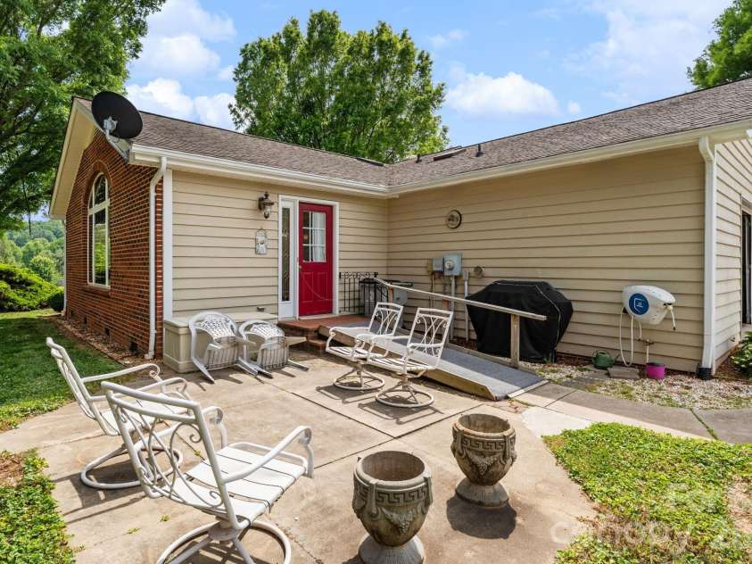 1137 Hibriten Drive, Lenoir, NC 28645.  MLS# CAR4379027, YatesRealty ID 21812. 