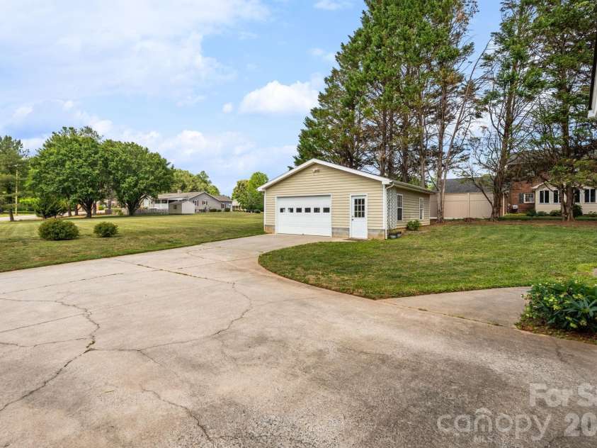 1137 Hibriten Drive, Lenoir, NC 28645.  MLS# CAR4379027, YatesRealty ID 21812. 