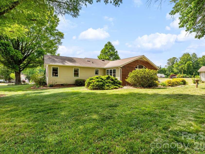 1137 Hibriten Drive, Lenoir, NC 28645.  MLS# CAR4379027, YatesRealty ID 21812. 