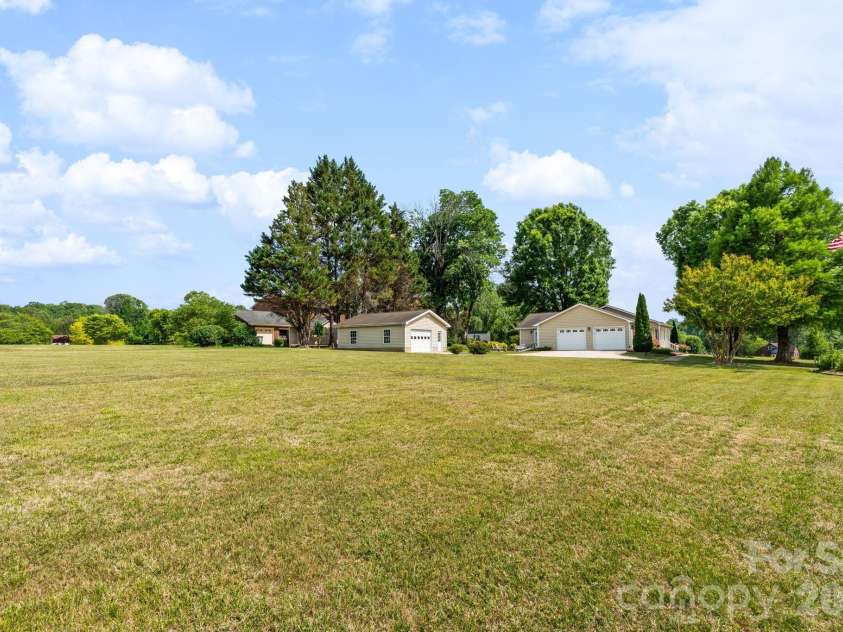 1137 Hibriten Drive, Lenoir, NC 28645.  MLS# CAR4379027, YatesRealty ID 21812. 