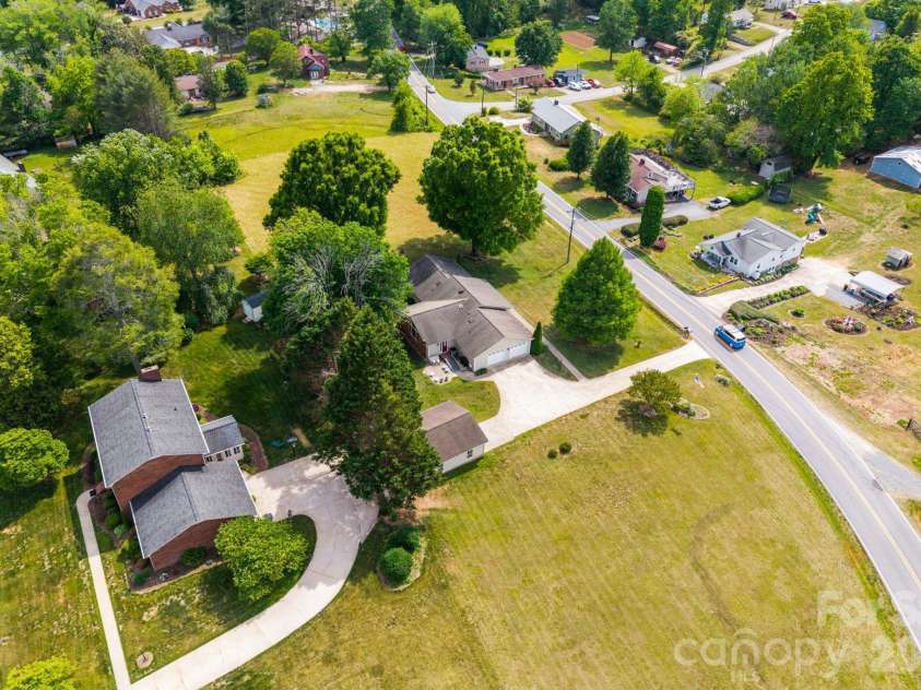 1137 Hibriten Drive, Lenoir, NC 28645.  MLS# CAR4379027, YatesRealty ID 21812. 