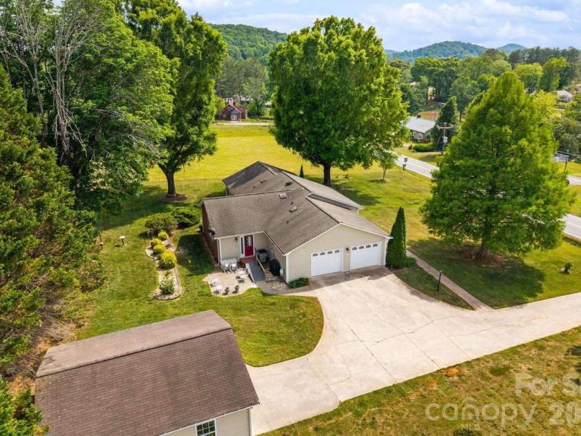 1137 Hibriten Drive, Lenoir, NC 28645.  MLS# CAR4379027, YatesRealty ID 21812. 