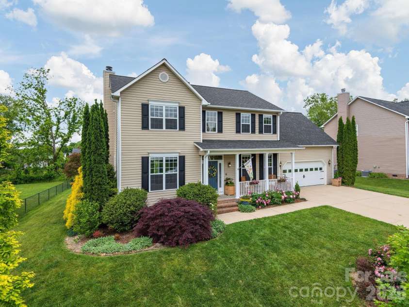 288 Walnut Crest Road, Fletcher, NC 28732.  MLS# CAR4377890, YatesRealty ID 21813. 288 Walnut Crest