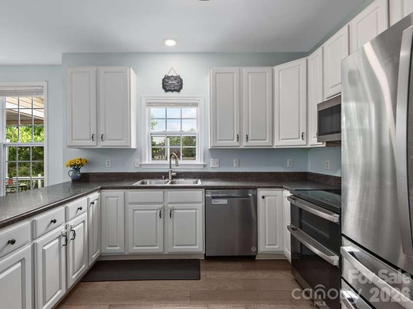 288 Walnut Crest Road, Fletcher, NC 28732.  MLS# CAR4377890, YatesRealty ID 21813. Kitchen adjacent to Eat-in and Dining
