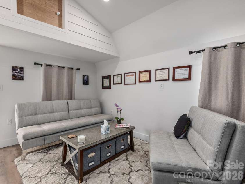 288 Walnut Crest Road, Fletcher, NC 28732.  MLS# CAR4377890, YatesRealty ID 21813. Perfect Cottage Space