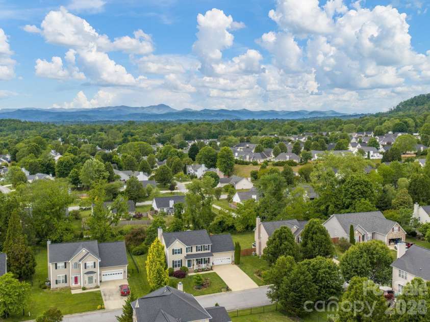 288 Walnut Crest Road, Fletcher, NC 28732.  MLS# CAR4377890, YatesRealty ID 21813. Surroundings