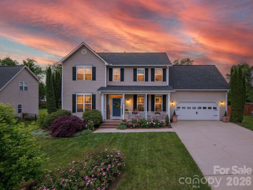 288 Walnut Crest Road, Fletcher, NC 28732.  MLS# CAR4377890, YatesRealty ID 21813. Welcome Home.