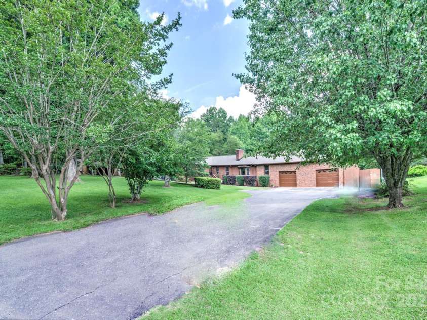 4004 Stillwater Court, York, SC 29745.  MLS# CAR4270177, YatesRealty ID 21813. 