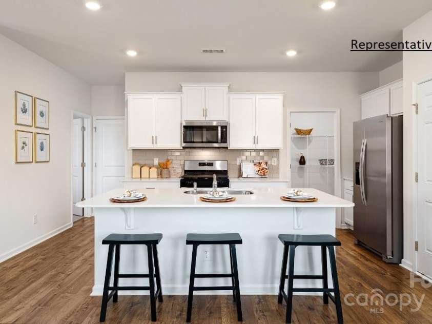 1322 37th Avenue Lane, Hickory, NC 28601.  MLS# CAR4268555, YatesRealty ID 21814. 