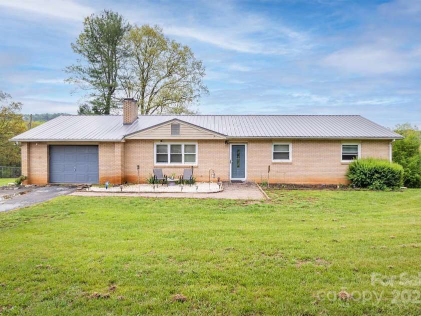 4636 Oak Hill school Road, Lenoir, NC 28645.  MLS# CAR4248131, YatesRealty ID 21816. 