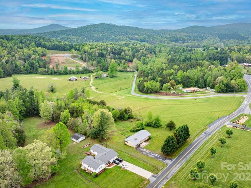 4636 Oak Hill school Road, Lenoir, NC 28645.  MLS# CAR4248131, YatesRealty ID 21816. 