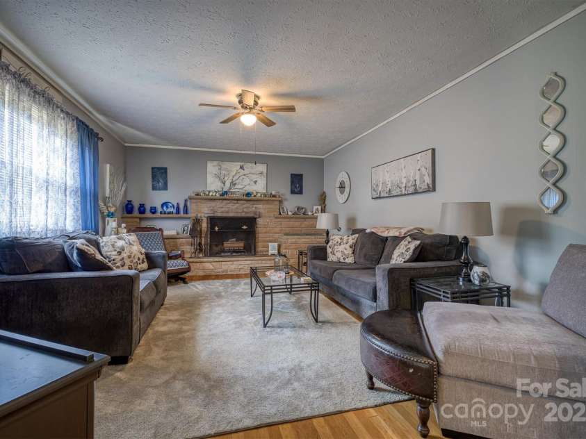 4636 Oak Hill school Road, Lenoir, NC 28645.  MLS# CAR4248131, YatesRealty ID 21816. 