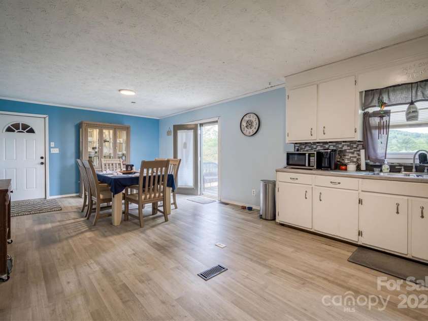 4636 Oak Hill school Road, Lenoir, NC 28645.  MLS# CAR4248131, YatesRealty ID 21816. 