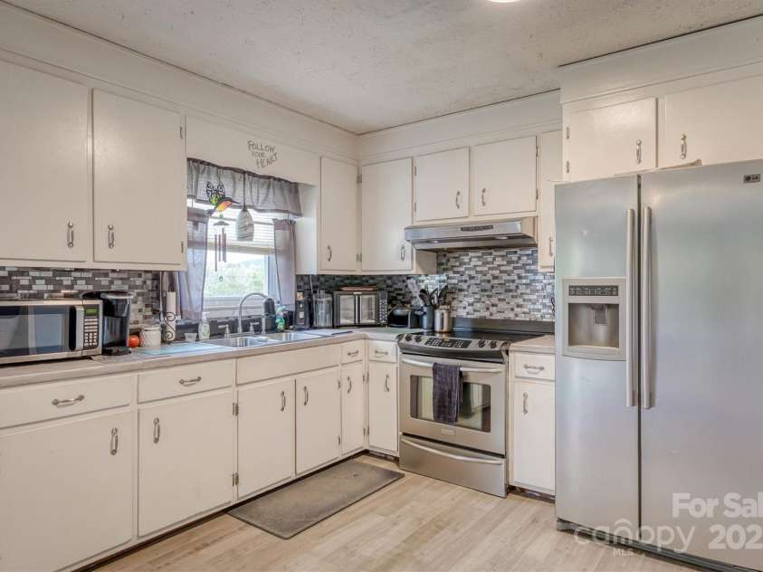 4636 Oak Hill school Road, Lenoir, NC 28645.  MLS# CAR4248131, YatesRealty ID 21816. 