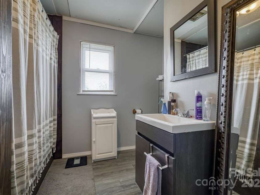 4636 Oak Hill school Road, Lenoir, NC 28645.  MLS# CAR4248131, YatesRealty ID 21816. 