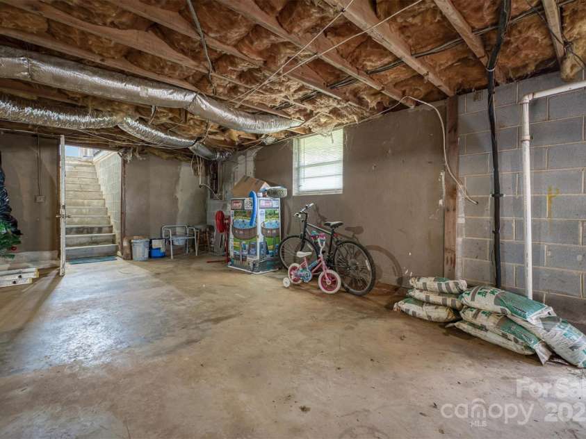 4636 Oak Hill school Road, Lenoir, NC 28645.  MLS# CAR4248131, YatesRealty ID 21816. 