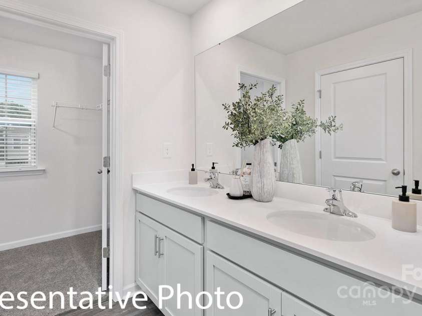 1339 37th Avenue Lane, Hickory, NC 28601.  MLS# CAR4274636, YatesRealty ID 21817. 