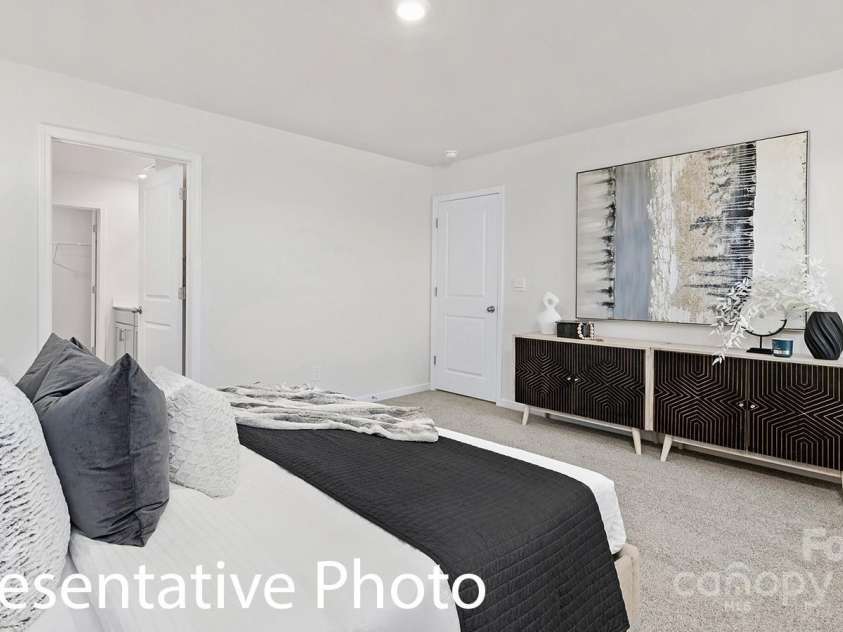 1339 37th Avenue Lane, Hickory, NC 28601.  MLS# CAR4274636, YatesRealty ID 21817. 