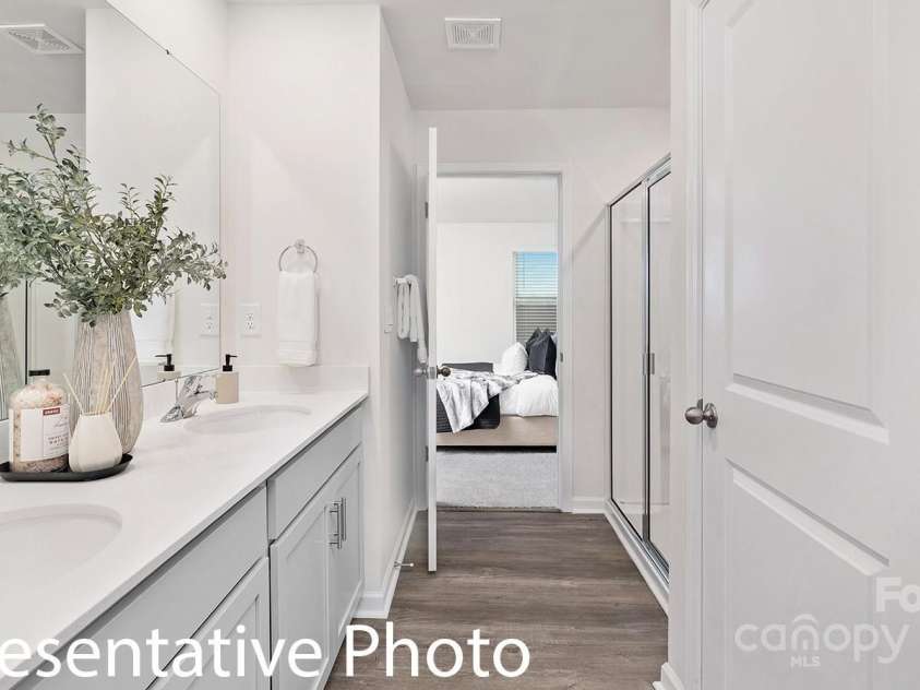 1339 37th Avenue Lane, Hickory, NC 28601.  MLS# CAR4274636, YatesRealty ID 21817. 