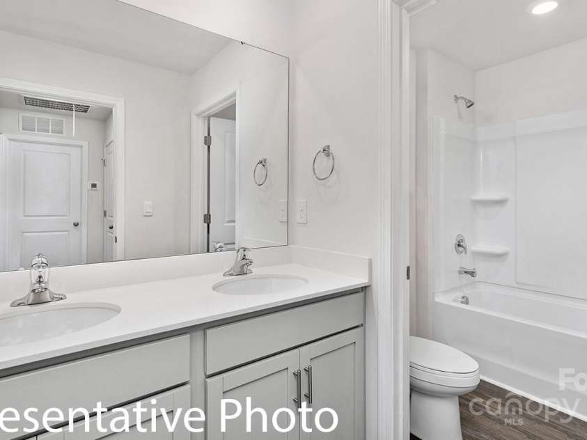 1339 37th Avenue Lane, Hickory, NC 28601.  MLS# CAR4274636, YatesRealty ID 21817. 