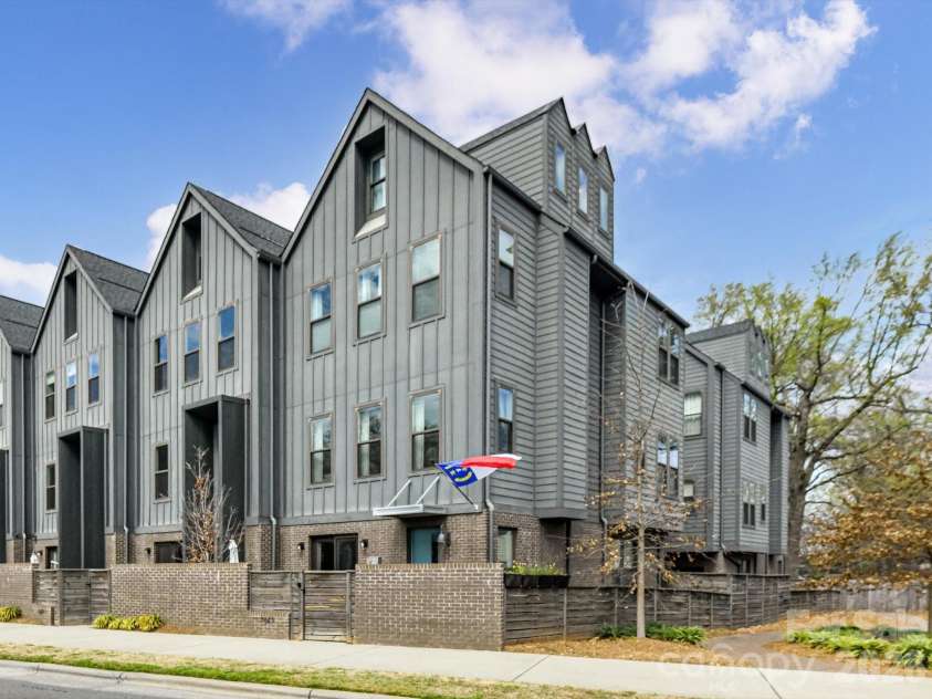 1613 Parkwood Avenue, Charlotte, NC 28205.  MLS# CAR4354872, YatesRealty ID 21819. 