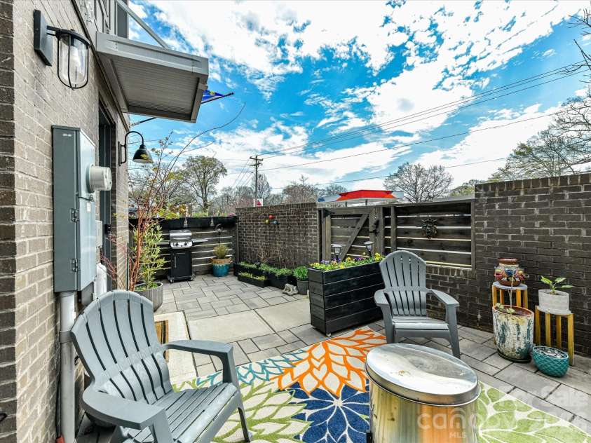 1613 Parkwood Avenue, Charlotte, NC 28205.  MLS# CAR4354872, YatesRealty ID 21819. 
