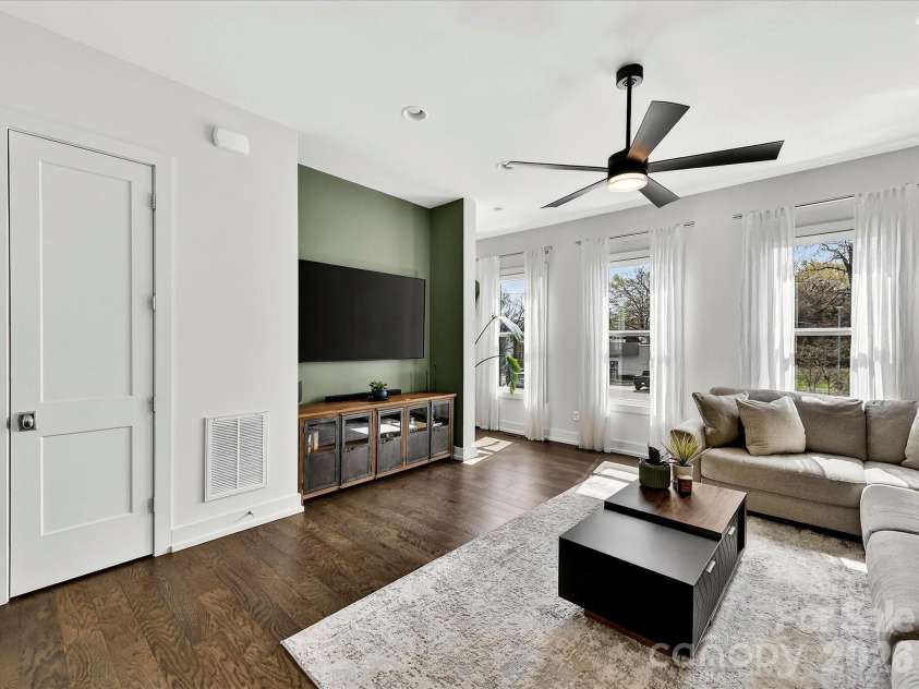 1613 Parkwood Avenue, Charlotte, NC 28205.  MLS# CAR4354872, YatesRealty ID 21819. 