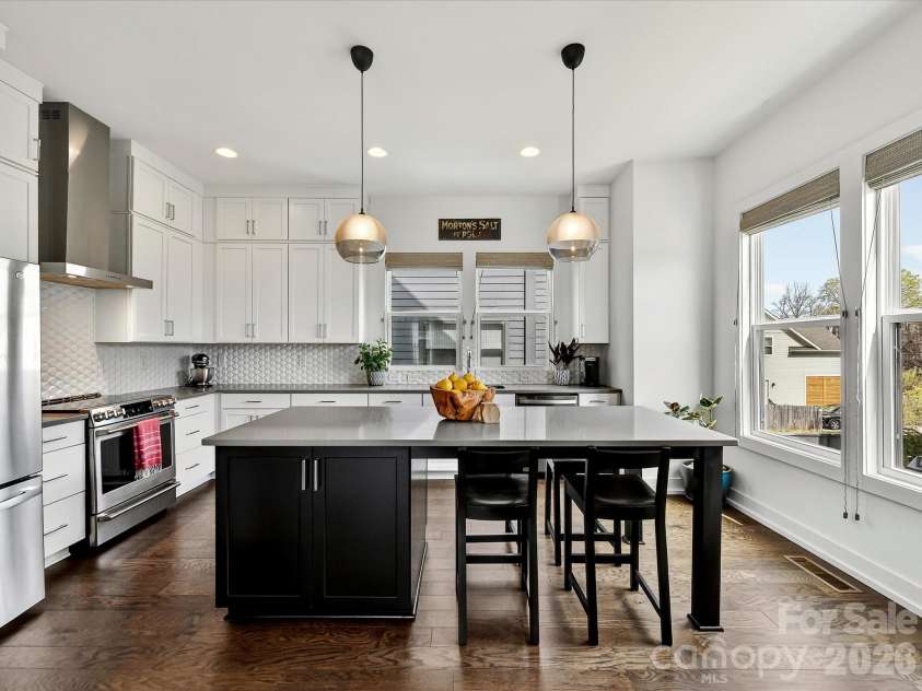 1613 Parkwood Avenue, Charlotte, NC 28205.  MLS# CAR4354872, YatesRealty ID 21819. 