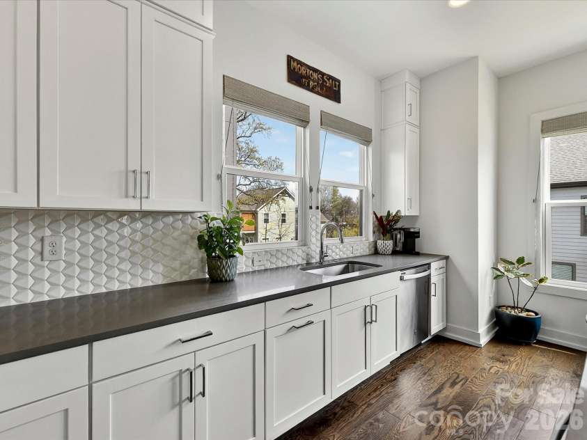 1613 Parkwood Avenue, Charlotte, NC 28205.  MLS# CAR4354872, YatesRealty ID 21819. 