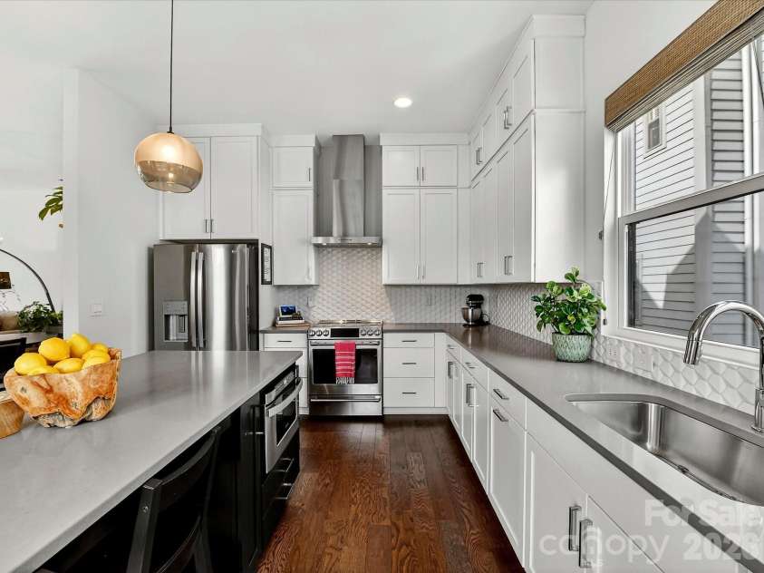 1613 Parkwood Avenue, Charlotte, NC 28205.  MLS# CAR4354872, YatesRealty ID 21819. 