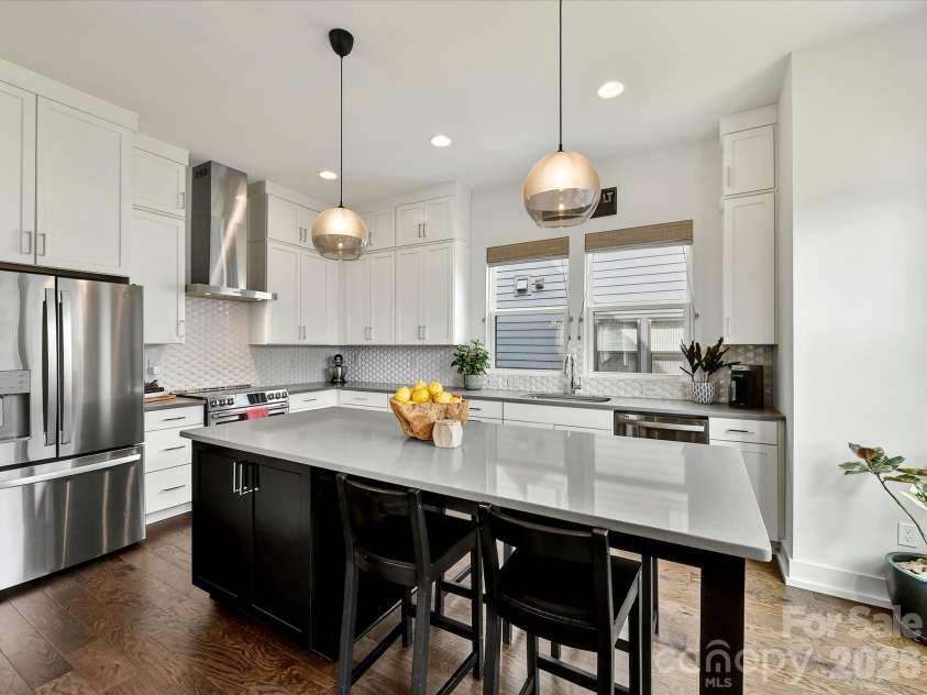 1613 Parkwood Avenue, Charlotte, NC 28205.  MLS# CAR4354872, YatesRealty ID 21819. 