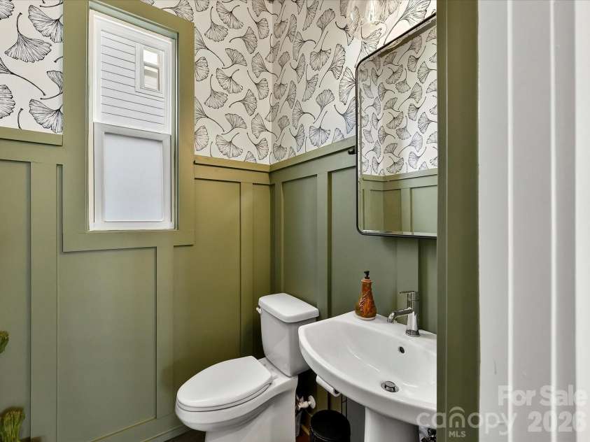 1613 Parkwood Avenue, Charlotte, NC 28205.  MLS# CAR4354872, YatesRealty ID 21819. 