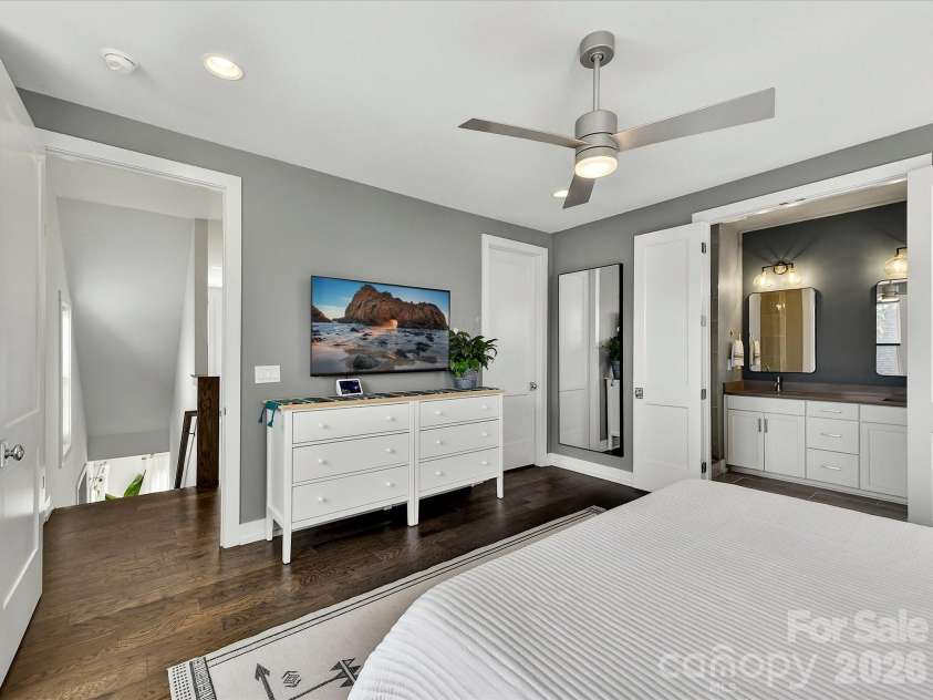1613 Parkwood Avenue, Charlotte, NC 28205.  MLS# CAR4354872, YatesRealty ID 21819. 