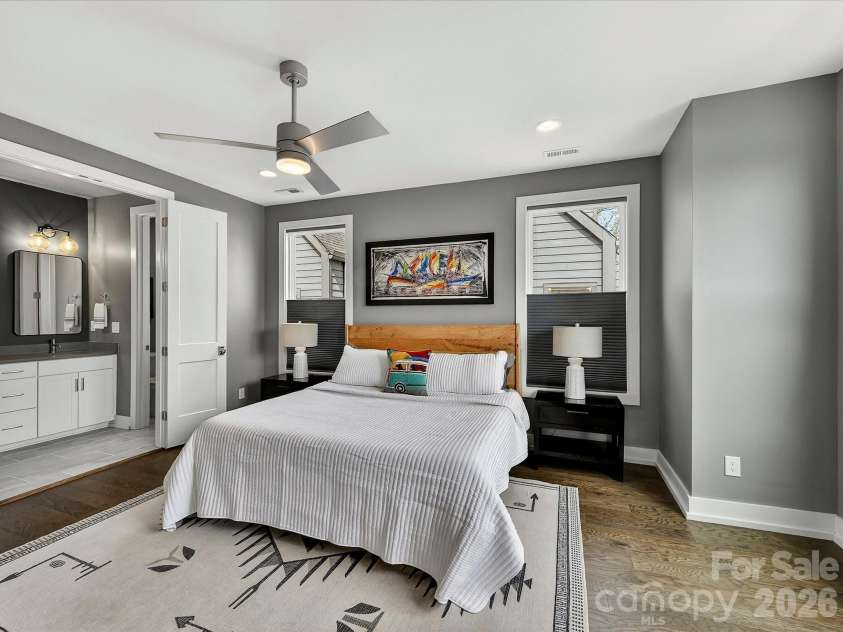 1613 Parkwood Avenue, Charlotte, NC 28205.  MLS# CAR4354872, YatesRealty ID 21819. 